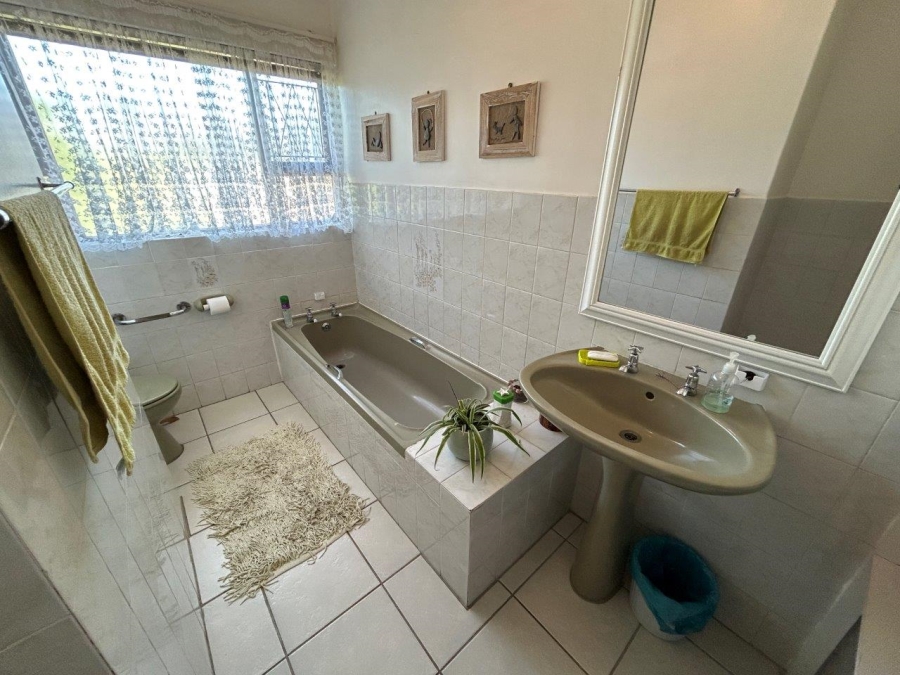 4 Bedroom Property for Sale in Noorsekloof Eastern Cape
